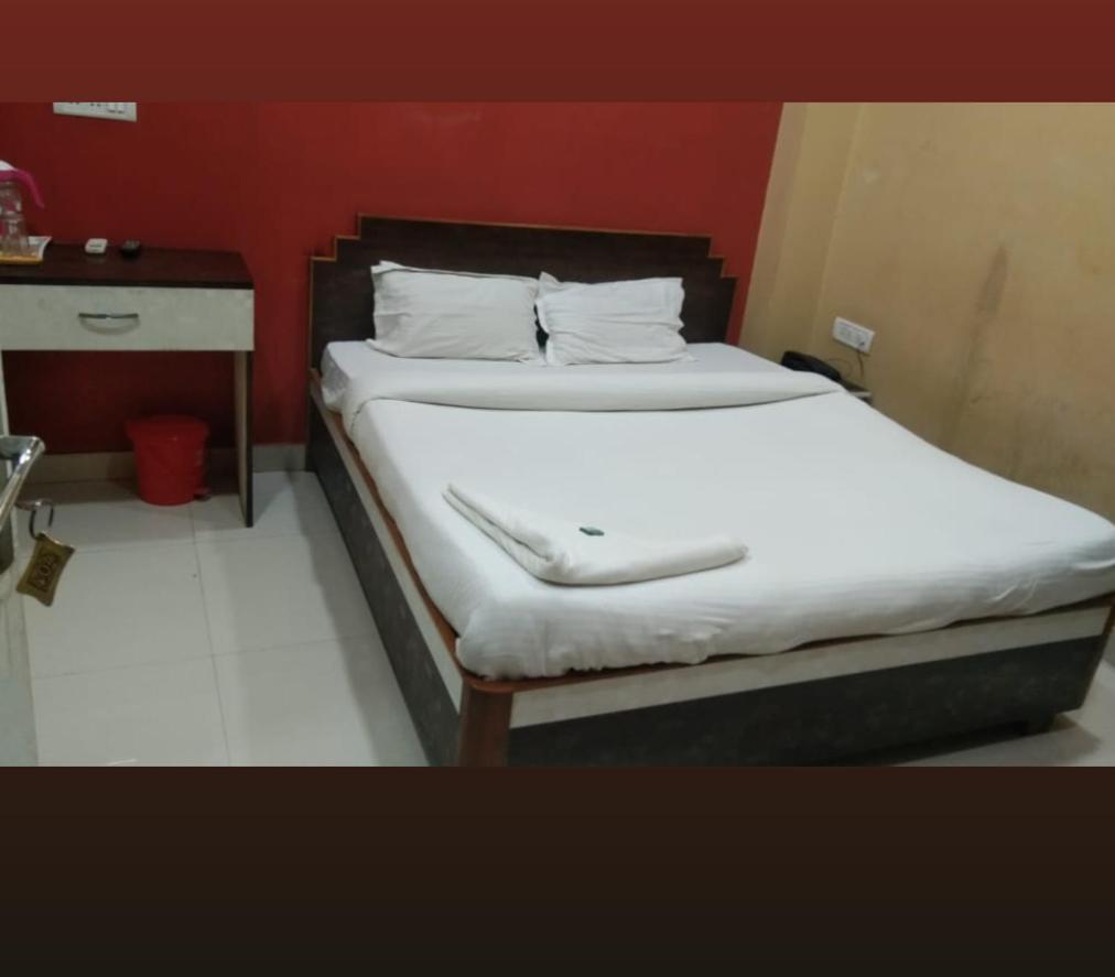 In Chowk Near Ganga Ghat ,kashi Vishwanath And Ram Bhandar Kachori Homestay